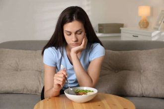 eating-disorders-no-background:-uncover-hidden-struggles